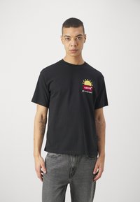 Levi's® VINTAGE FIT GRAPHIC - Apdrukāts T-krekls - caviar