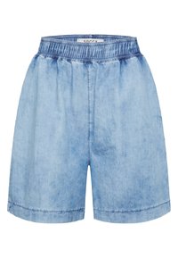 Pantalones cortos de mezclilla azul claro con cinturilla elástica, que presentan un corte holgado y un dobladillo que se sitúa justo por encima de la rodilla. No hay bolsillos visibles.