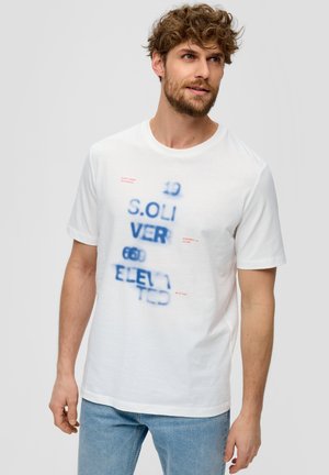 MIT ARTWORK - T-shirt imprimé - weiß