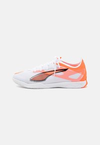 ULTRA 5 MATCH IT - Botines de fútbol sala - white/black/glowing red
