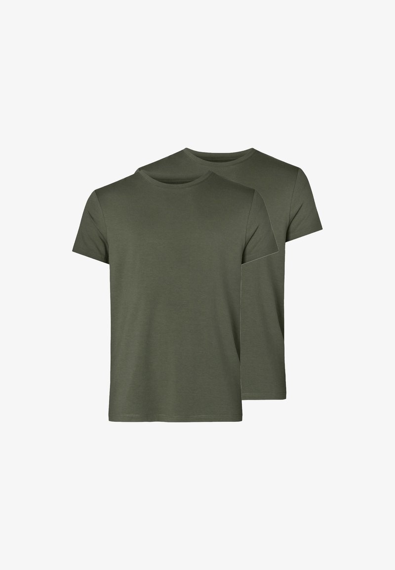 Zwei olivegrüne Baumwoll-T-Shirts mit kurzen Ärmeln und Rundhalsausschnitten, die eine glatte Textur und einen klassischen Schnitt aufweisen, überlappend angeordnet.