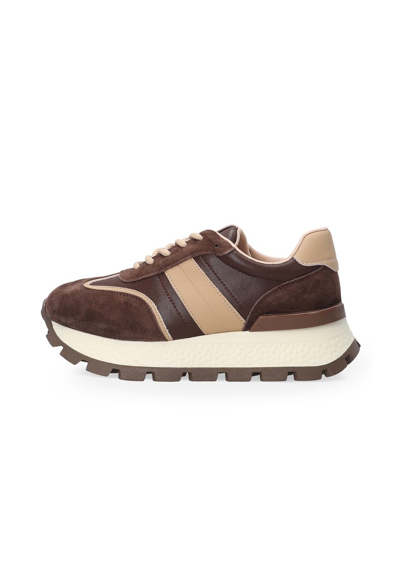Braune Wildleder- und Leder-Sneaker mit beigen Akzenten, Gummisohle, gepolstertem Kragen und kontrastierenden Streifen an den Seiten. Dicke Sohlenkonstruktion.