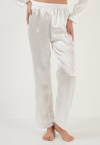 LELA REGULAR FIT - Pizsama szett - ecru