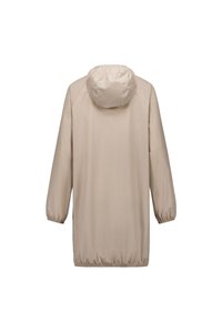 Imperméable long beige avec poignets et ourlet élastiques, doté d'une capuche attachée, présenté de dos sur fond blanc.
