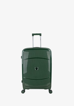 Maleta rígida verde con diseño de malla, asa telescópica plateada, cuatro ruedas y un logo redondo en la parte delantera.