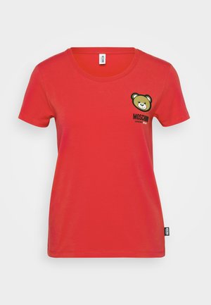 T-shirt in cotone rosso con collo rotondo e maniche corte, caratterizzata da una grafica di un orso e il testo "MOSCHINO" sull'area del petto sinistra.