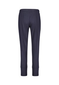 Marinblå capribyxor gjorda av ett slätt, elastiskt material. Har en åtsittande midja och avsmalnande ben med vikta fållar.