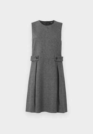 Vestido cinza às quadrados sem mangas com abas laterais com botão e pregas, em fundo branco liso.