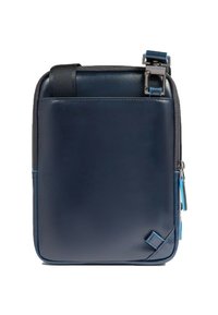 Bolso de cuero azul marino con textura suave, cierre de cremallera y correa ajustable. Presenta detalles en azul y un diseño geométrico en la esquina inferior.