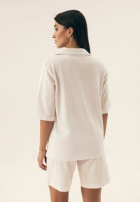 Henderson NILSA mleczny