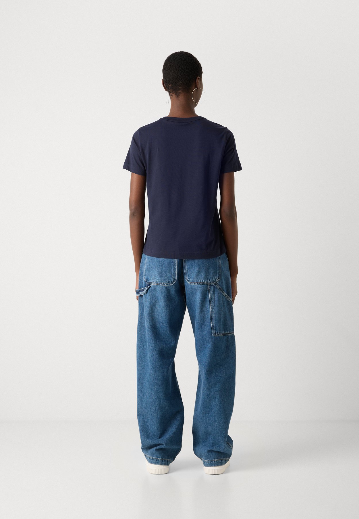 REGULAR FIT