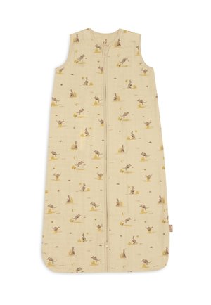 Mouwloze beige baby slaapzak met een ritssluiting aan de voorkant, gedecoreerd met kleine bruine en gele illustraties van een kangoeroe en maan.