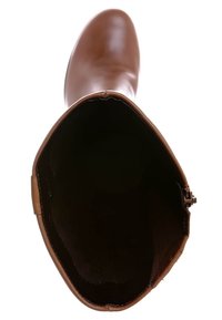 Botte en cuir marron jusqu'au genou avec un extérieur lisse, un bout arrondi et une doublure noire douce. Fermeture éclair sur le côté pour un enfilage facile.