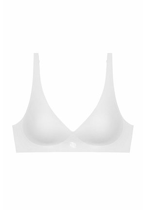 Reggiseno wireless bianco con texture liscia, design a scollo a V e spalline sottili. Presenta un logo discreto al centro sotto le coppe.