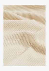 Unselected, off white