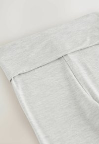 Unausgewählt, grey