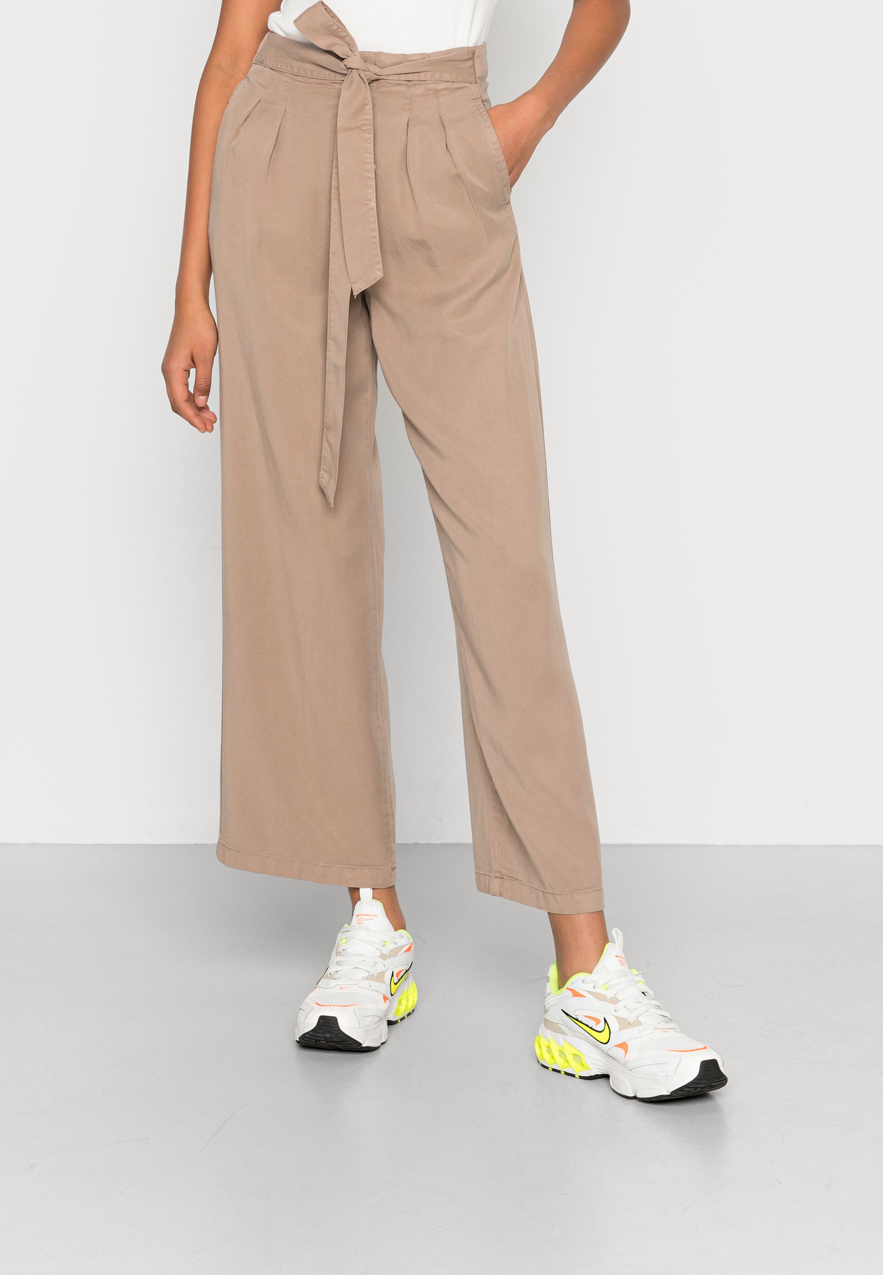 Pantalón de pijama largo estampado enresortado en cintura | Leonisa Ecuador