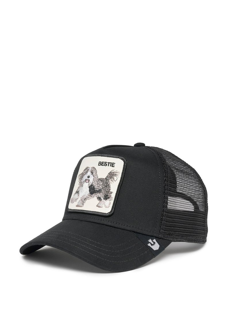 Gorra negra con malla en la parte posterior, que presenta un parche cuadrado con un diseño bordado de un perro y la palabra "BESTIE" arriba de la imagen.