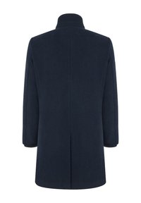 Granatowy wełniany płaszcz z wysokim kołnierzem, o prostym kroju, z długimi rękawami i rozcięciem z tyłu dla wygody ruchu. Prosty, schludny design.