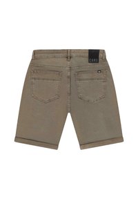 Heren kaki denim shorts met omgeslagen zoom, twee achterzakken en een zwart merkpatch op de tailleband. Soepele textuur met stikselaccenten.