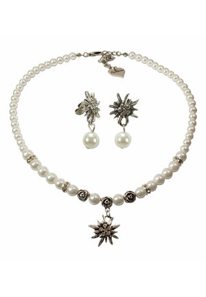 White pearl necklace with silver accents and rose motifs, featuring a prominent silver star charm and matching pearl drop earrings.