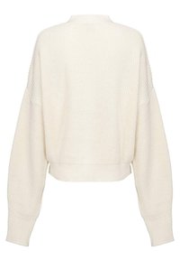 Krémově zbarvený krátký pletený svetr s dlouhými, širokými rukávy a texturovaným vzorem, s jemně žebrovaným lemem a límcem.