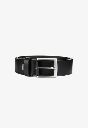 Cintura in pelle nera con fibbia rettangolare in argento. Texture liscia, larga 3 cm, dotata di un anello per la regolazione. Design minimalista.