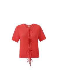 Rotes Netzstrickoberteil mit kurzen Ärmeln, V-Ausschnitt und vorderen Bindebändern. Strukturiertes Design mit lockerer Passform und seitlichen Schlitzen am Saum.