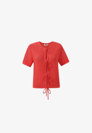 Rode mesh gebreide top met korte mouwen, met een V-hals en voorzijde knopen. Geweven ontwerp met een ruime pasvorm en zijsplitten aan de zoom.