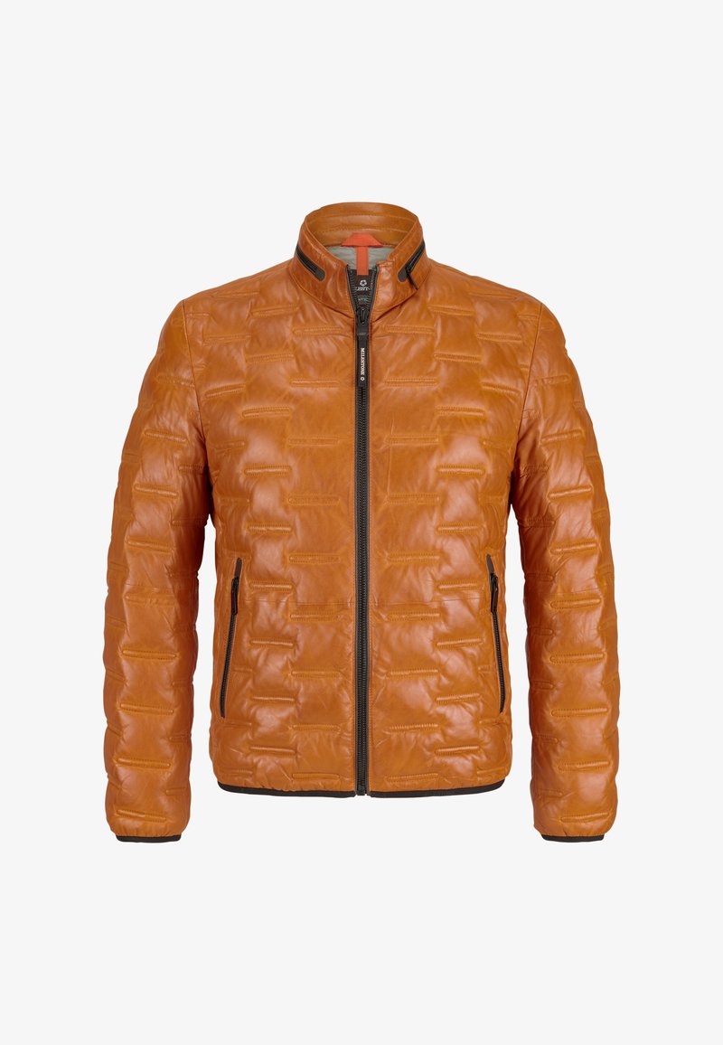Oranges Lederjacke mit gestepptem Muster, hohem Kragen und vorderem Reißverschluss. Verfügt über schwarze Reißverschlüsse an den Taschen für einen Kontrast.