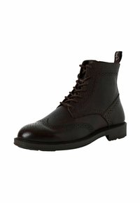 Bottine en cuir marron avec des détails brogue, finition texturée, design à lacets et une languette au niveau du talon. Semelle plate en caoutchouc.