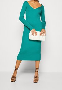 Even&Odd Fodralklänning - green