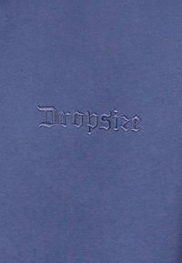 Unselected, flint stone