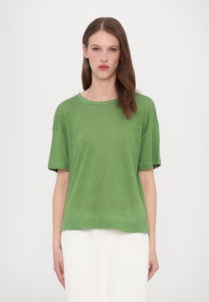 Korte mouwen groene t-shirt van een zachte, lichte stof met een relaxte pasvorm, voorzien van een ronde halslijn en subtiele textuur.