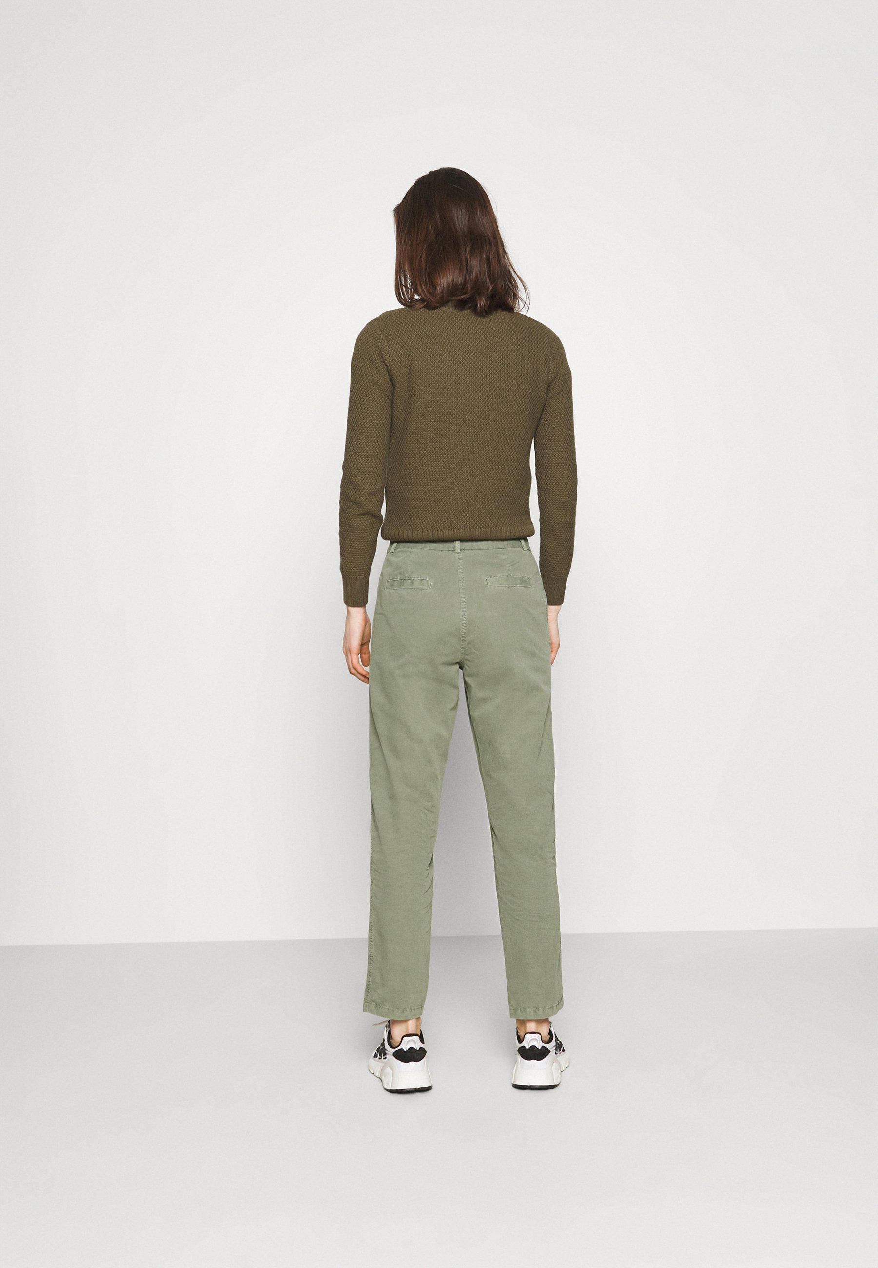 Femme Chino Femme Chino