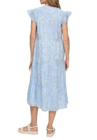s.Oliver GEMUSTERTES MIT RAFFUNG UND EINGRIFFTASCHEN - Blusenkleid - himmelblau
