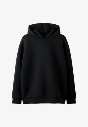 Črna kapučna majica z dolgimi rokavi, izdelana iz mehkega materiala. Ima sproščen kroj ter rebraste manšete in rob. Brez vidnih vzorcev ali detajlov.