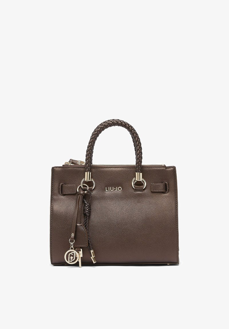 Sac à main marron Liu Jo avec poignées tressées, ferrures dorées, logo à l'avant, fermeture éclair et breloque décorative à pompon.
