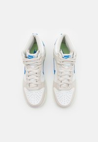 Nike Sportswear DUNK HIGH - Aukšto profilio sportbačiai - light orewood brown/light photo blue/summit white