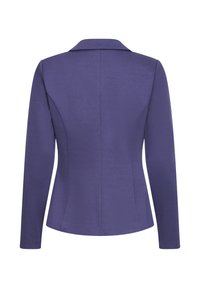 Vijoličen krojen ženski blazer z dolgimi rokavi, strukturiranimi šivi in rahlo prilega v pasu, prikazan zadaj.