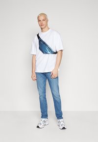 Diesel BOGGY MEGOVAL - Μπλουζάκι με στάμπα - white