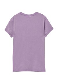 Lichtpaarse katoenen t-shirt met korte mouwen, ronde halslijn en een eenvoudig ontwerp. Zachte textuur, geen grafische elementen of patronen zichtbaar.