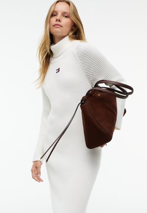 Tommy Jeans, TOMMY BADGE OVERSIZED MIDI JUMPER DRESS - Рокля тип пуловер - off-white