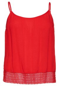 Röd ärmlös topp med tunna band, med en texturerad överdel och ett mönstrat virkatsmönster längs fållen.