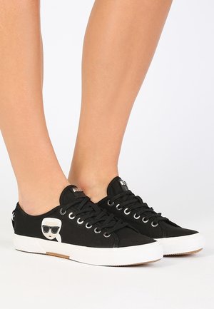 Matalavartiset tennarit - black