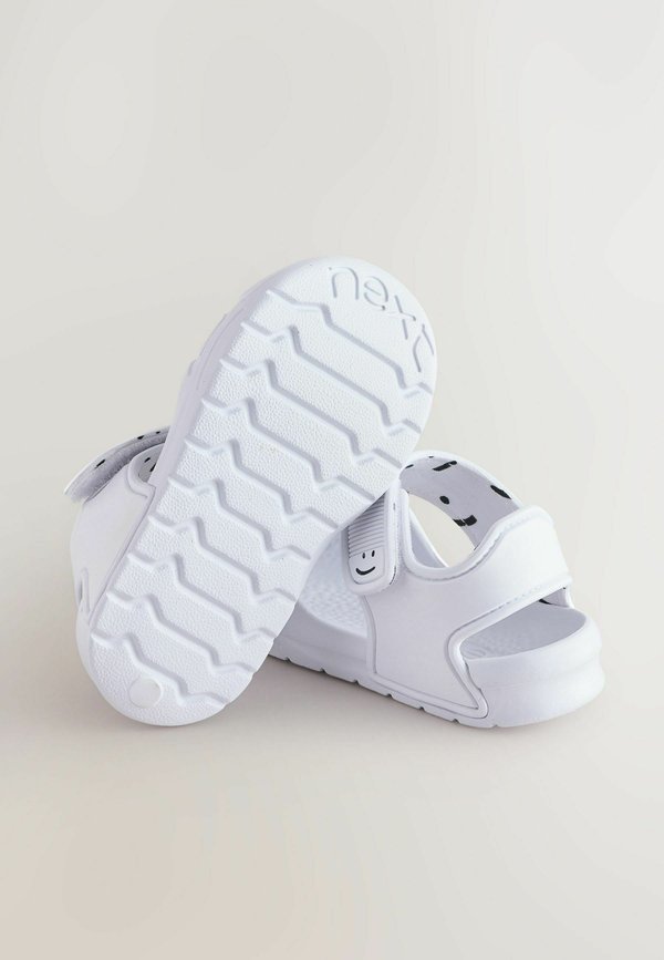 YOUNGER – Badesandale