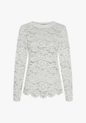 Hvid langærmet bluse i blonder med blomsterprint, rund halsudskæring og bølget kant, vist på en ensfarvet baggrund.