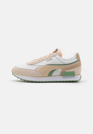 Trainers - beige