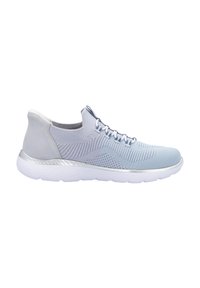 Scarpa sportiva azzurro chiaro con tomaia in maglia testurizzata, dettagli grigi e suola in gomma bianca, caratterizzata da un design elegante e chiusura con lacci.