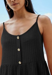 Next BUTTON MIDI PETITE - Vardagsklänning - black